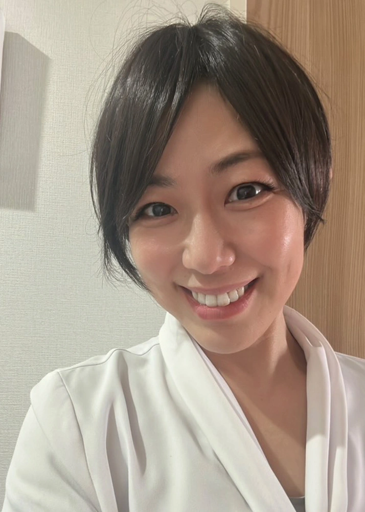 ララリスト AYAKA